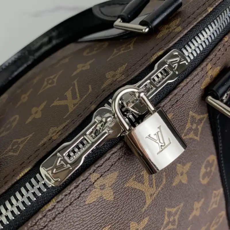 Fashionrepsfam ru LV Bags 1911B570009 0124