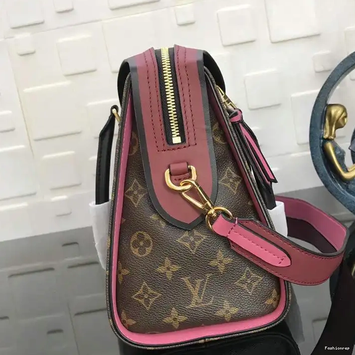 Fashionrepsfam ru LV 19T1L0337 Bags 0210