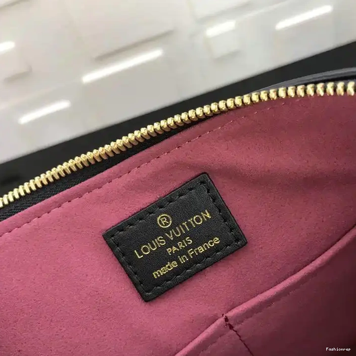 Fashionrepsfam ru LV 19T1L0337 Bags 0210