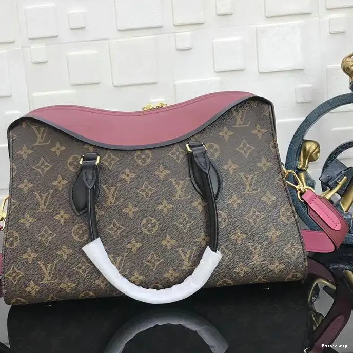 Fashionrepsfam ru LV 19T1L0337 Bags 0210