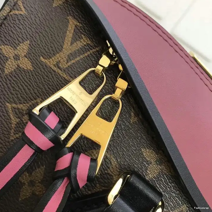 Fashionrepsfam ru LV 19T1L0337 Bags 0210